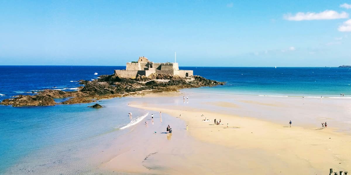 1.  Saint-Malo