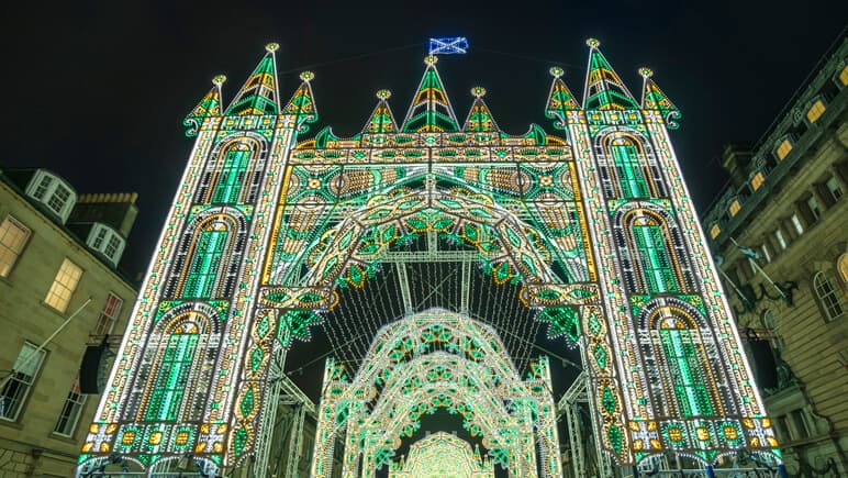 Weihnachtsmarkt-Edinburgh co VisitScotland Kenny-Lam