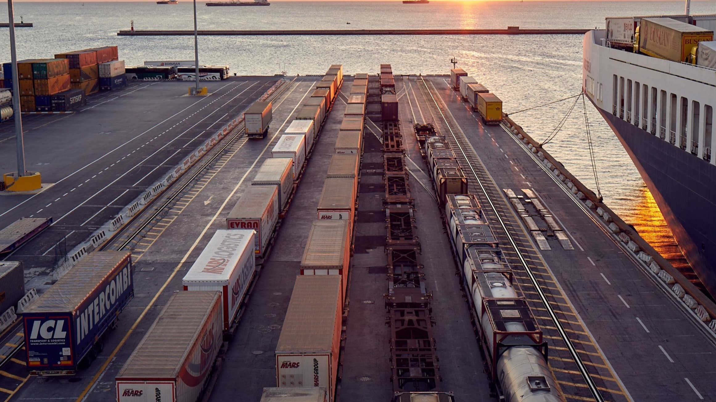 Photo of trailers lined up next to a ship for DFDS logistics solutions