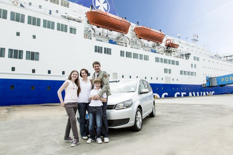 Family in front of DFDS ship