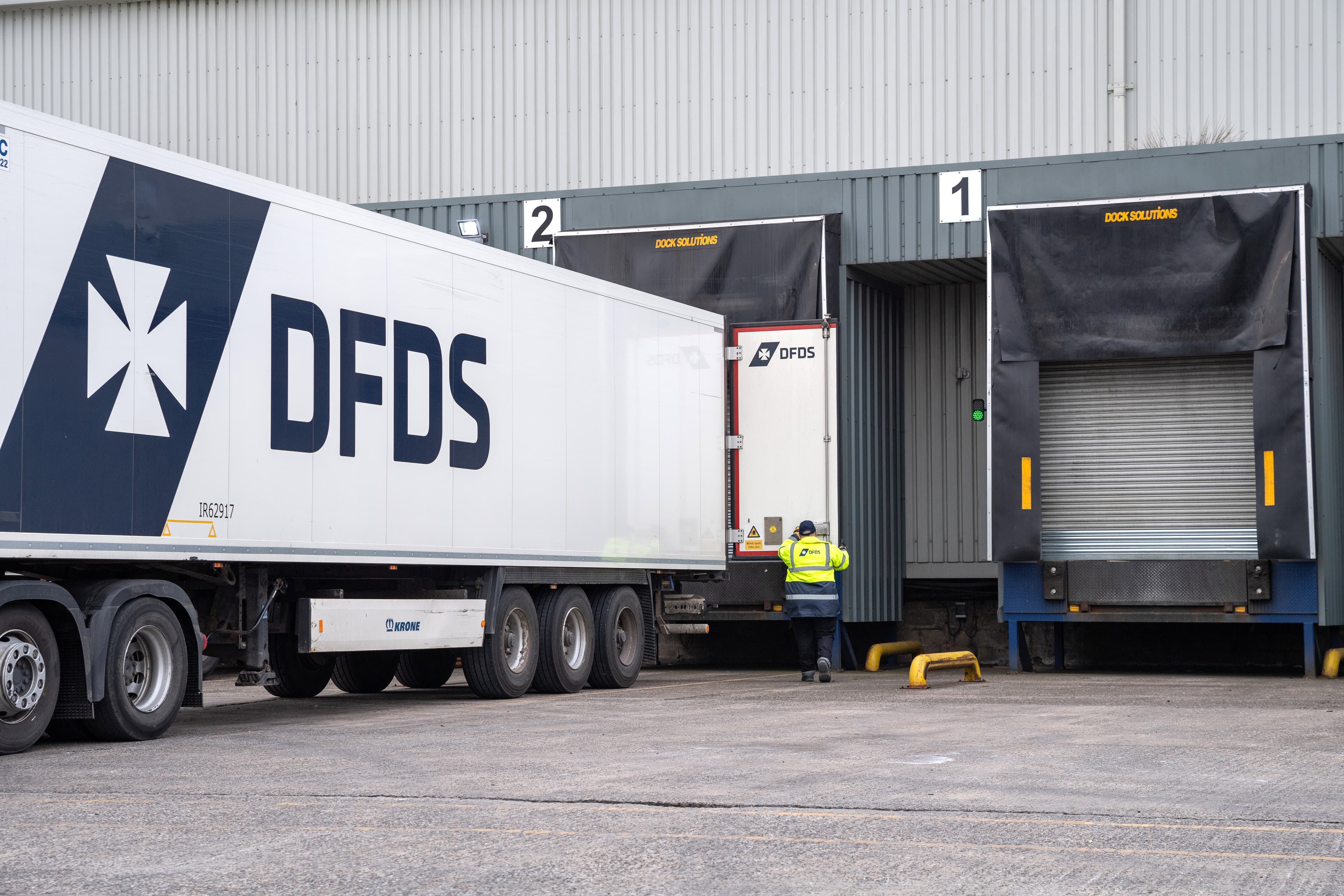 Trailer parked in dock for cold chain crossdocking