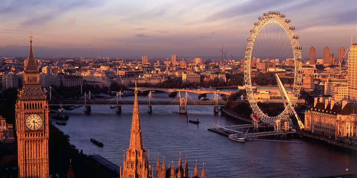 Stunning view over the London Eye at sunset